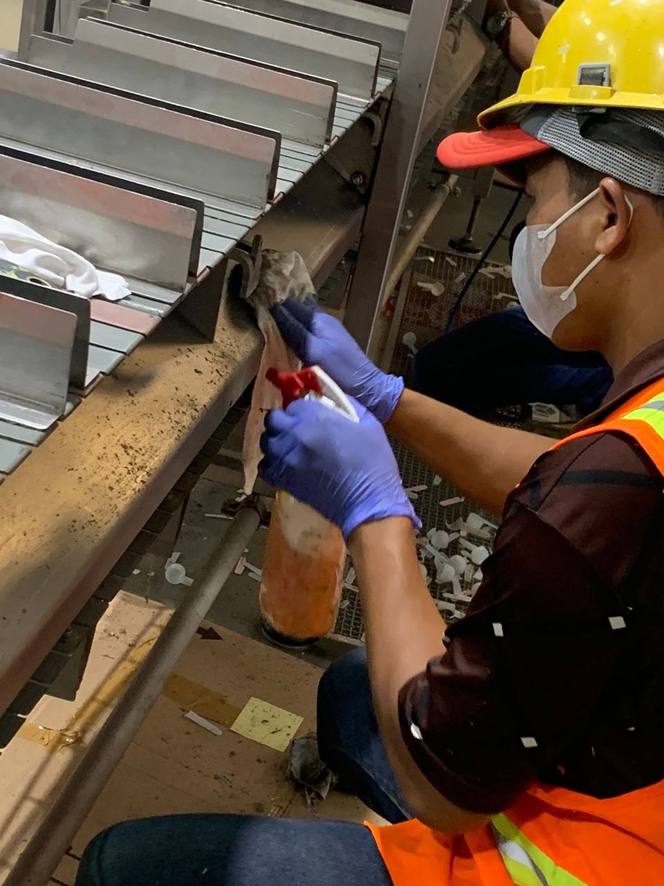Cleaning Mesin Industri